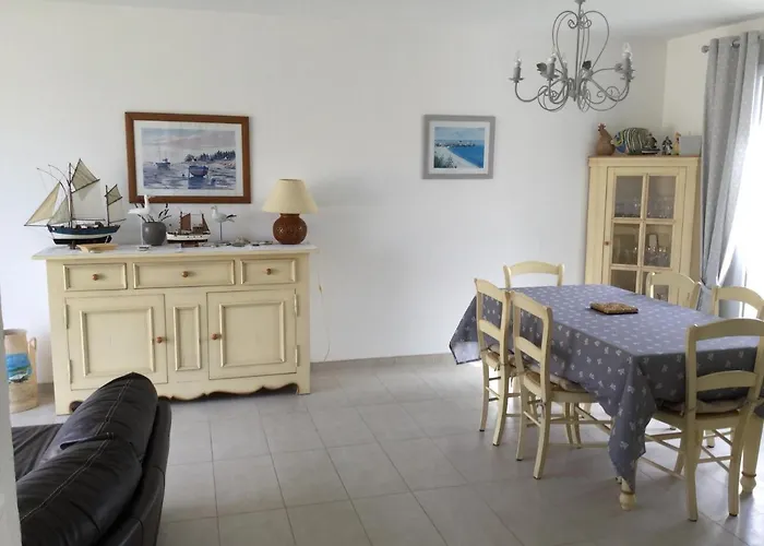 Maison Bercee Par Le Bruit De La Ile De Re